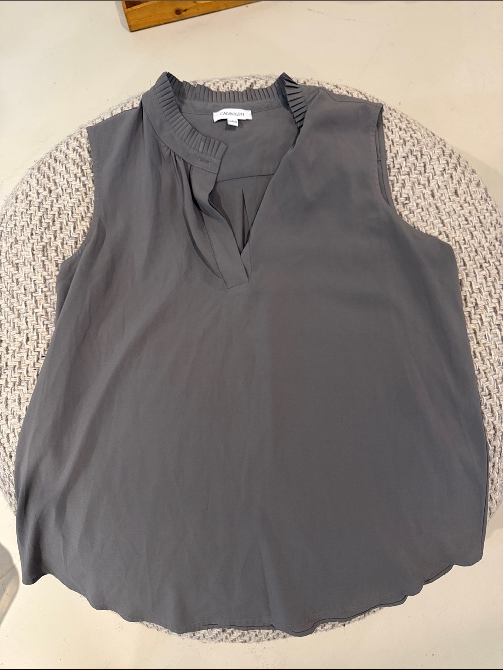 Calvin Klein Sleeveless V-Notch Pleated Collar Shell Top in Gray